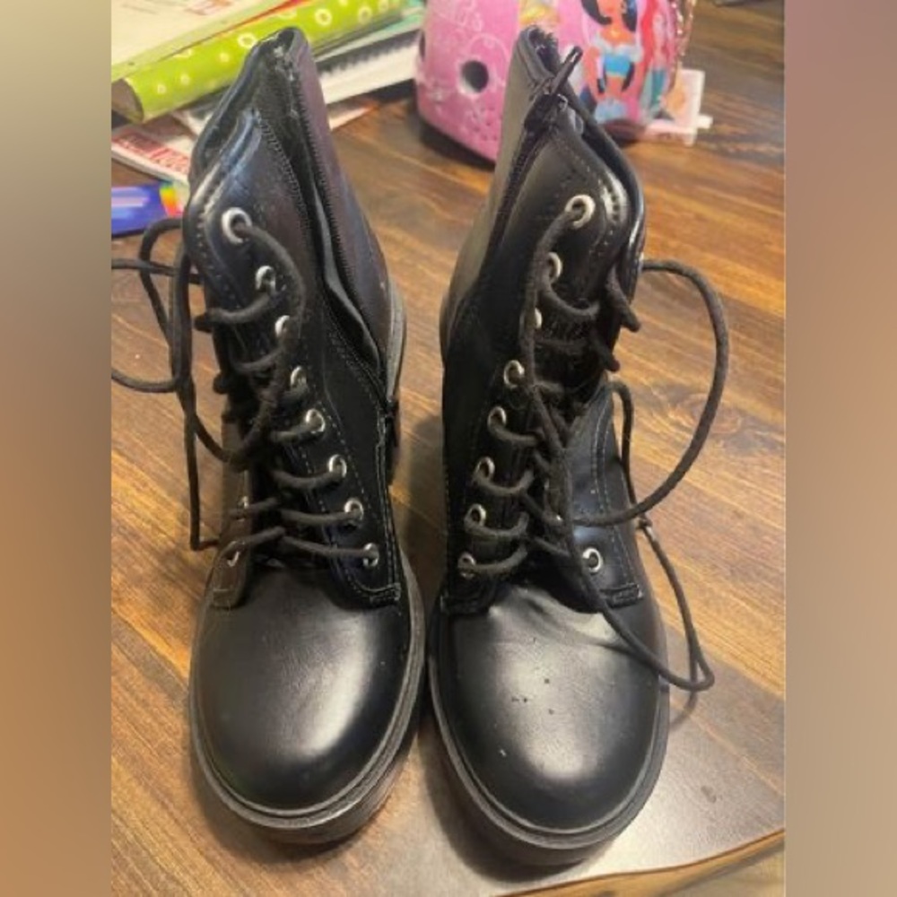 Black heel boots